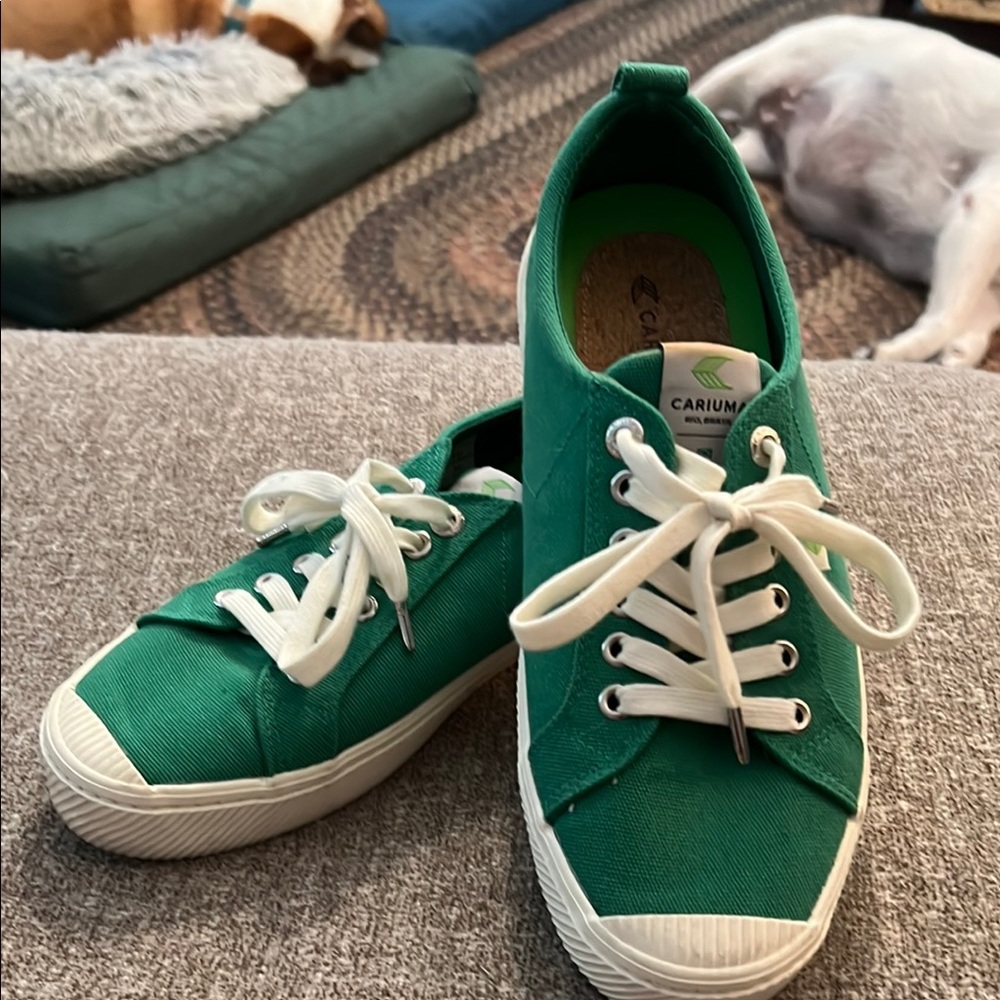 Cariuma Women's Emerald Green Canvas Sneakers